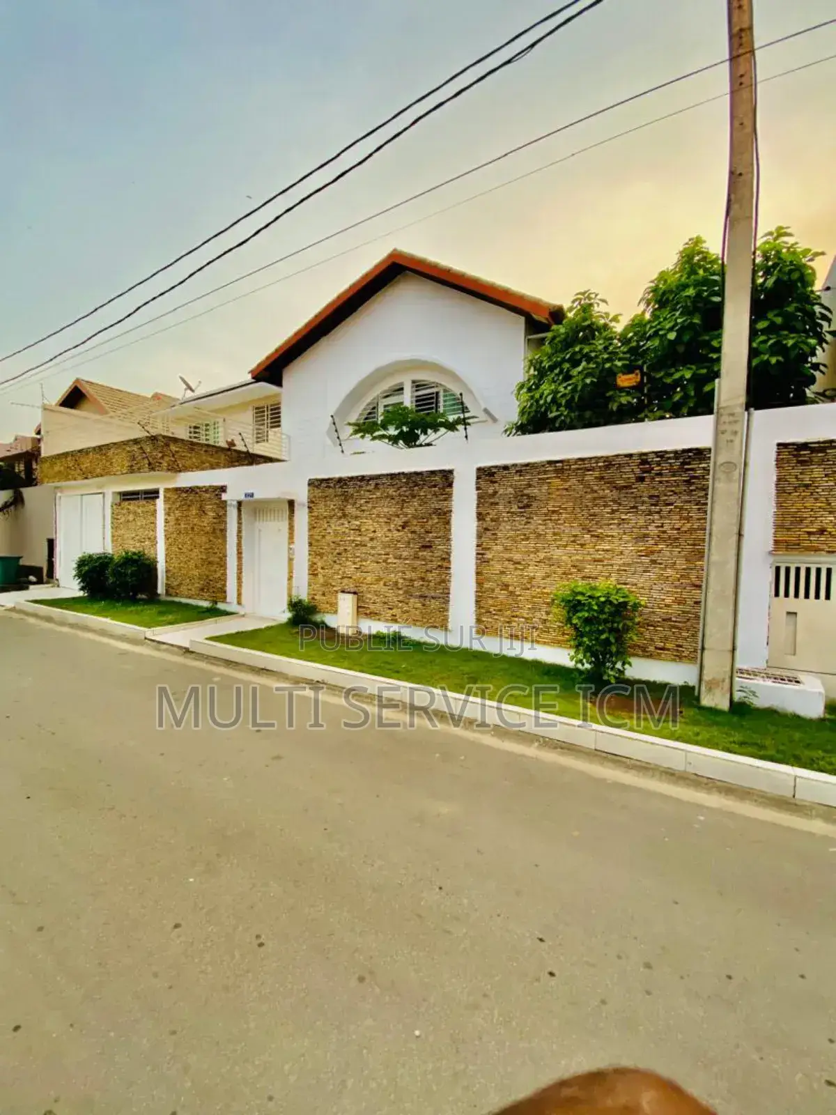 9chbre Duplex dans Coulibaly Ismael, Cocody à Vendre