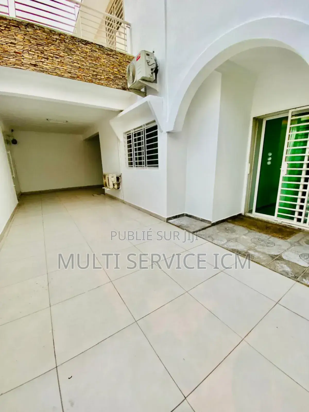 9chbre Duplex dans Coulibaly Ismael, Cocody à Vendre
