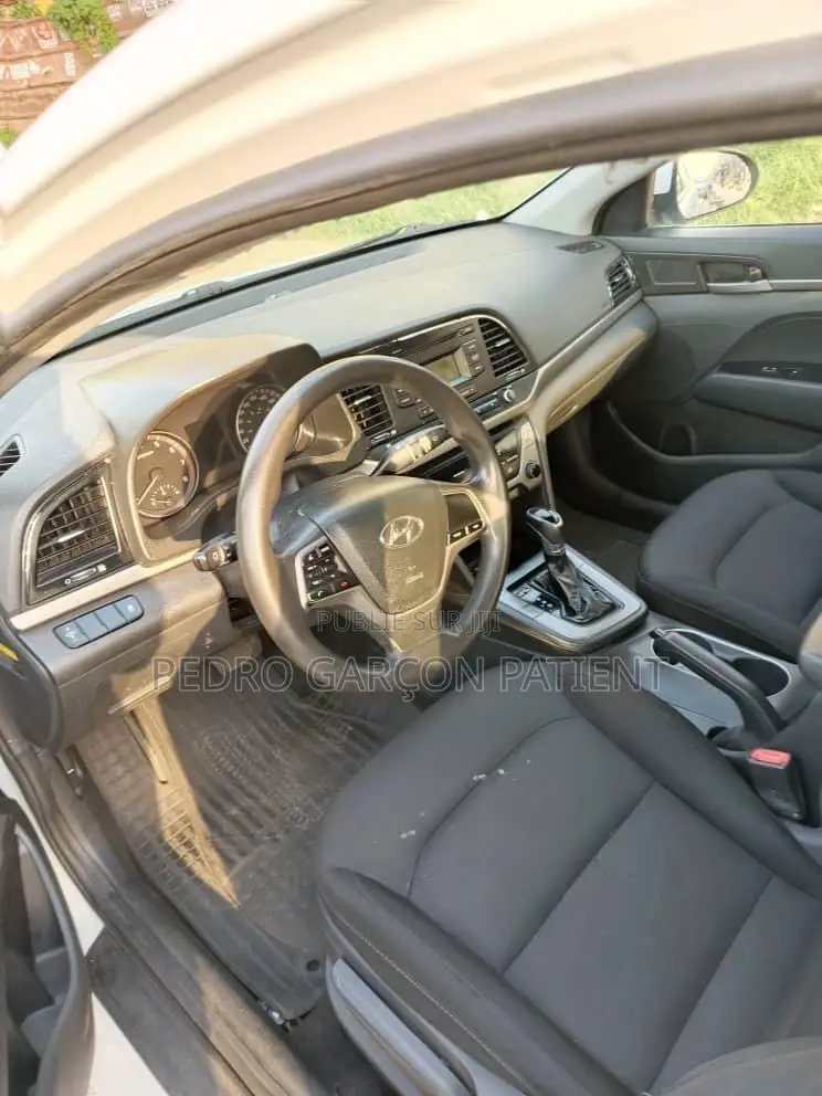 Hyundai Elantra 2018 Blanc
