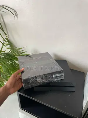 Offre Spéciale : Ps4 Slim 1terra 10 Jeux Et Une Manette