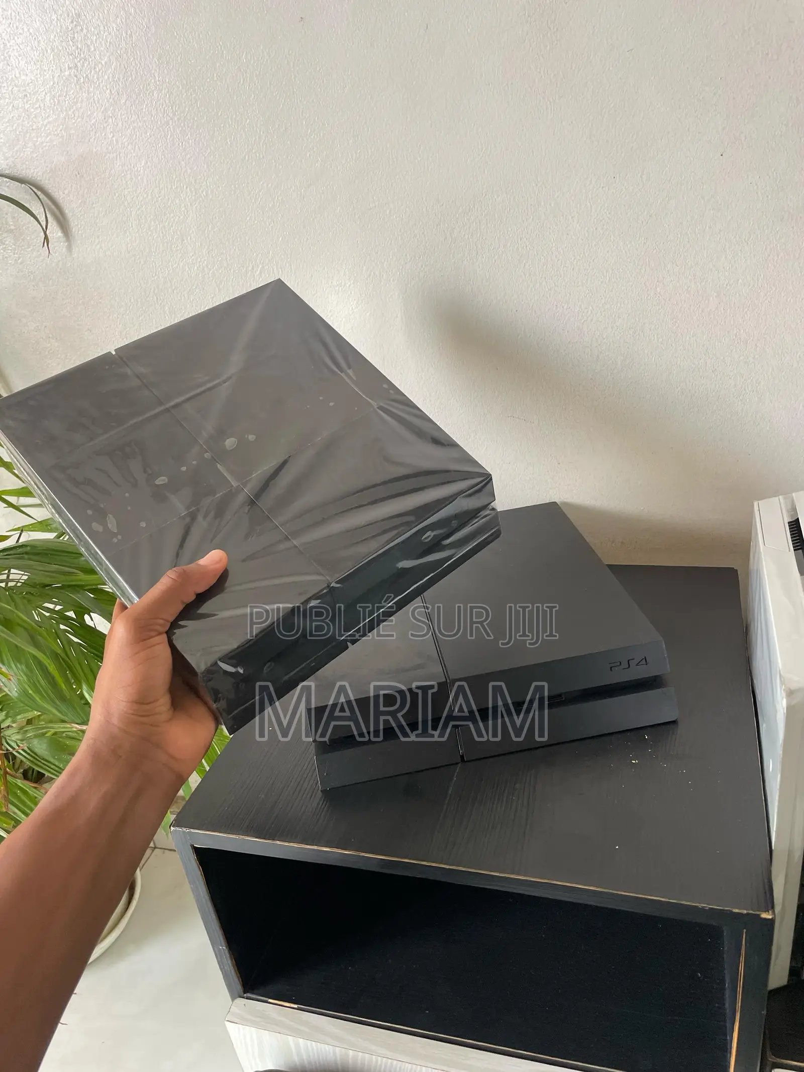 Offre Spéciale : Ps4 Slim 1terra 10 Jeux Et Une Manette