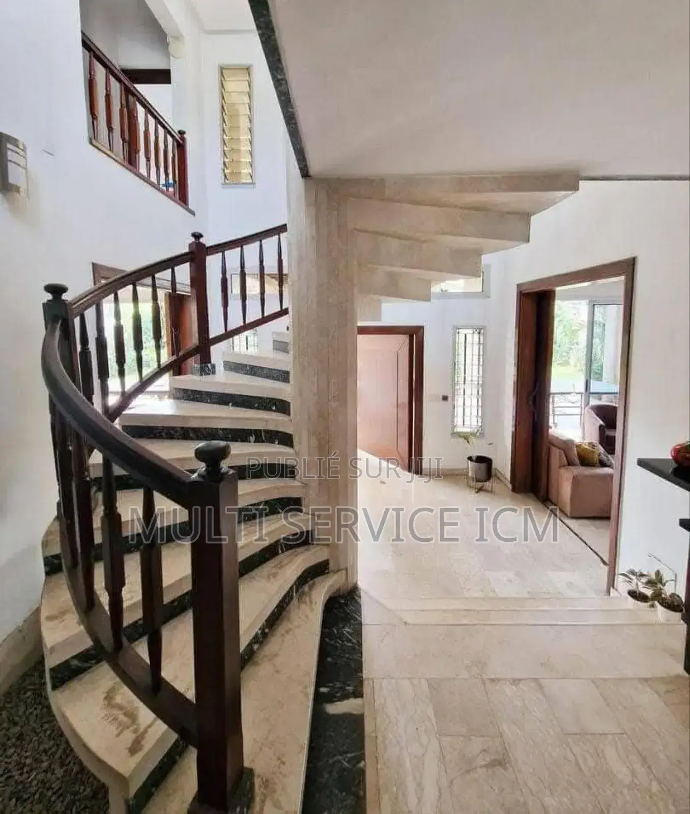 Furnished 8chbre Maison dans Ismael Coulibaly, Cocody à Vendre