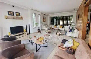 Furnished 8chbre Maison dans Ismael Coulibaly, Cocody à Vendre