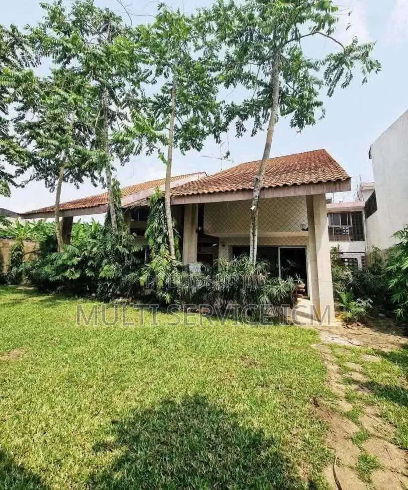 Furnished 8chbre Maison dans Ismael Coulibaly, Cocody à Vendre