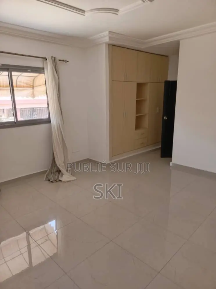 7chbre Villa dans Samuel Kouame, Cocody à Louer