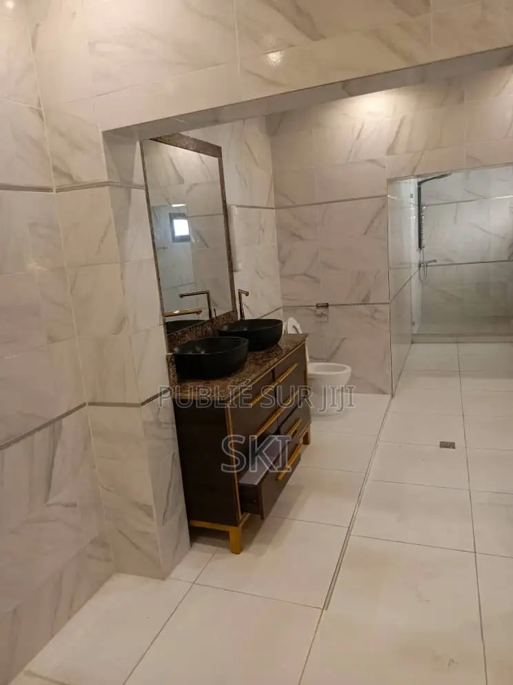 7chbre Villa dans Samuel Kouame, Cocody à Louer