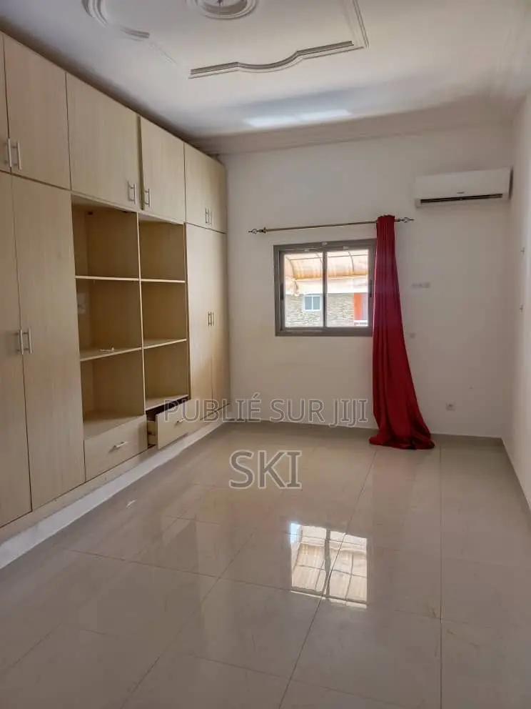7chbre Villa dans Samuel Kouame, Cocody à Louer