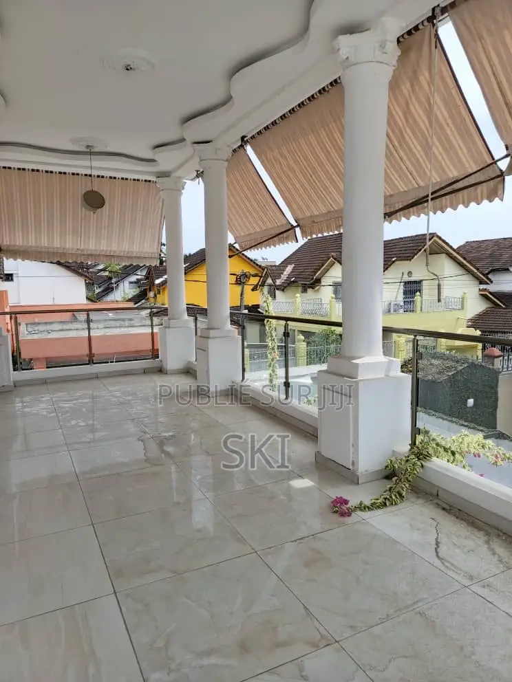 7chbre Villa dans Samuel Kouame, Cocody à Louer