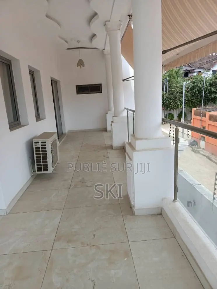 7chbre Villa dans Samuel Kouame, Cocody à Louer