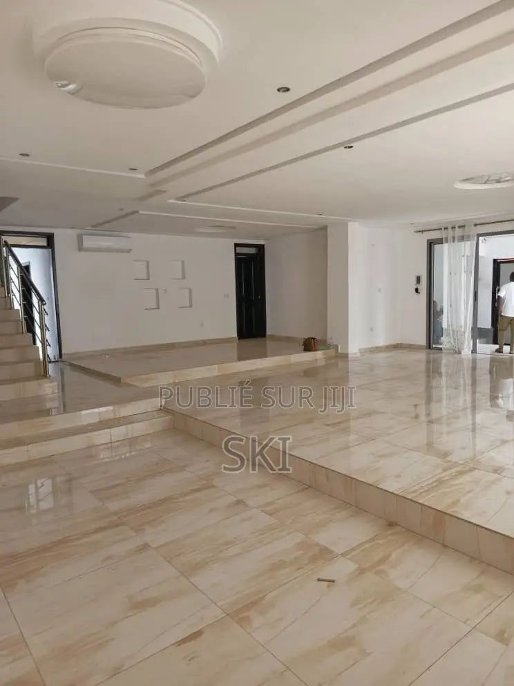 7chbre Villa dans Samuel Kouame, Cocody à Louer