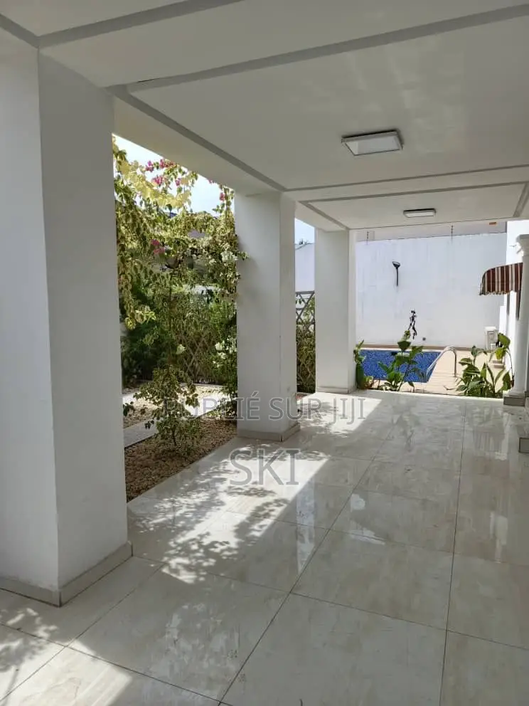 7chbre Villa dans Samuel Kouame, Cocody à Louer