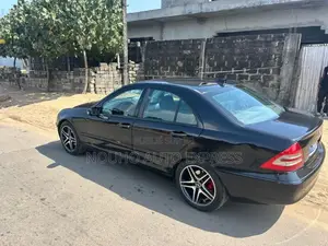 Photo - Mercedes-Benz C200 2008 Noir