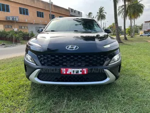 Photo - Hyundai Kona Limited 2023 Gris