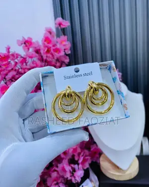 Répétez Après Moi, Je Mérite De Nouveaux Bijoux