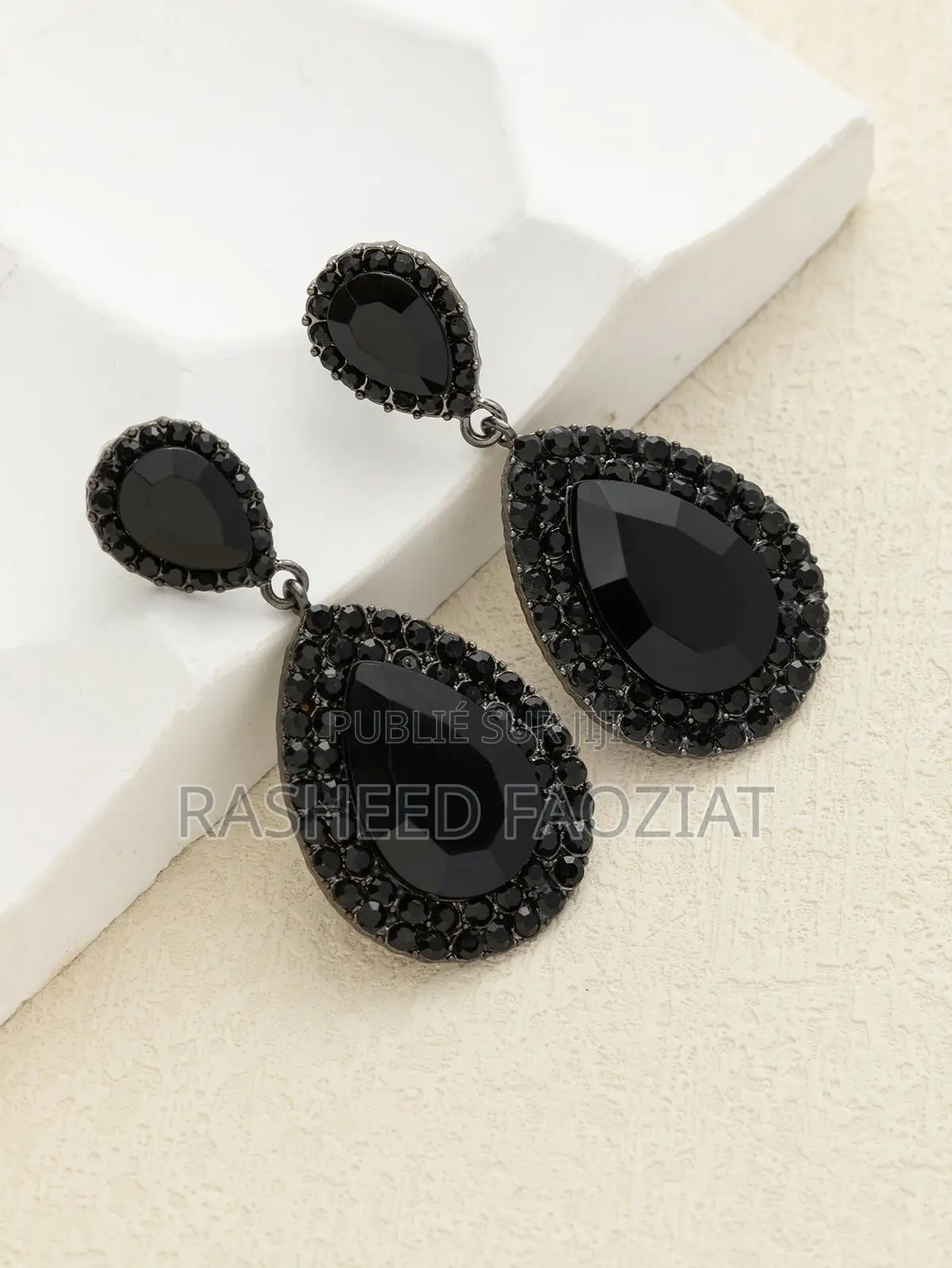 Les Fleurs Fanent, Mais Les Bijoux Sont Éternels