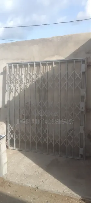 Port en Gris Deuxième Main ? En Bonne Forme