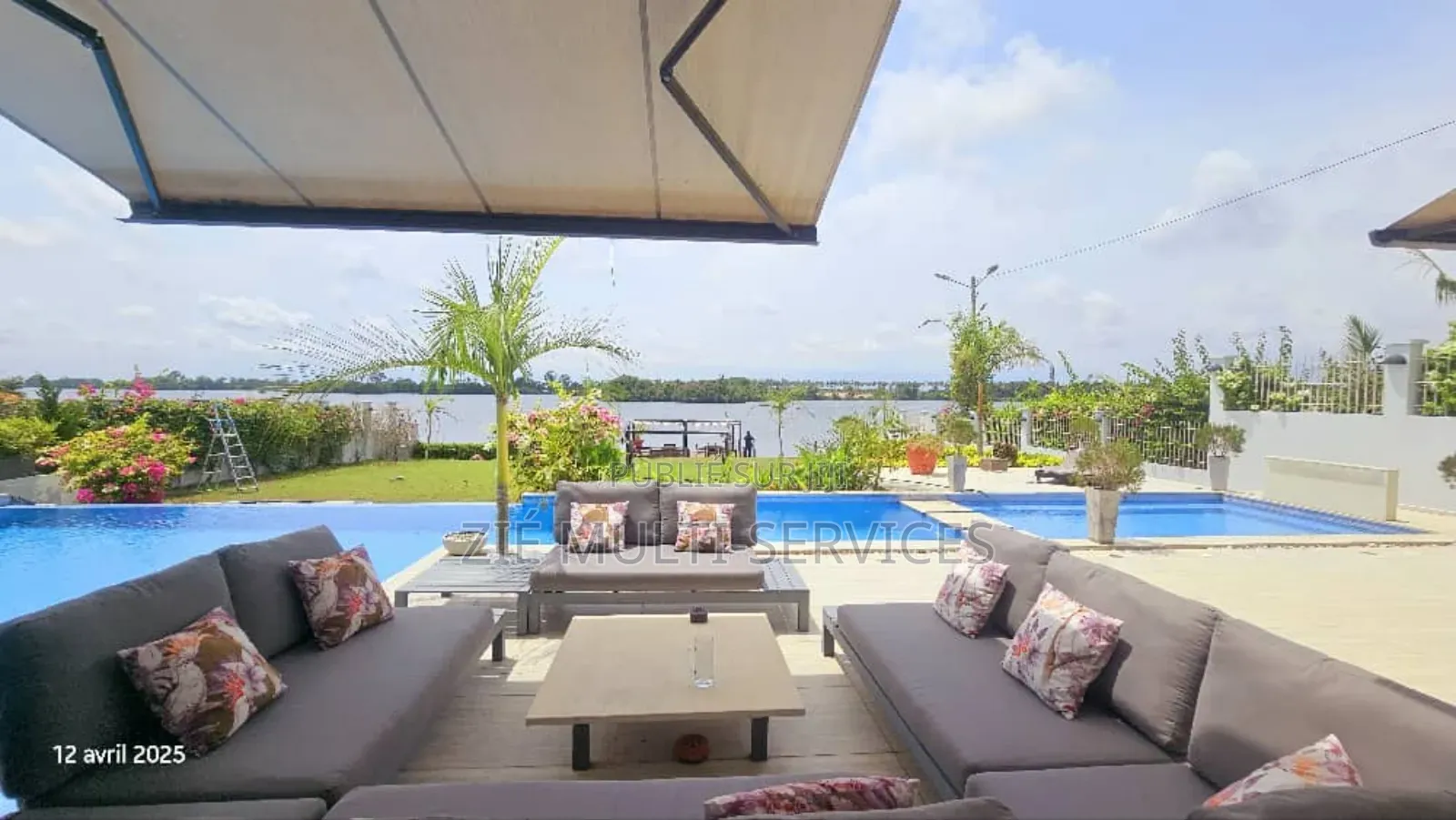 Furnished 8chbre Villa dans Zié Multi-Service, Port-Bouët à Vendre