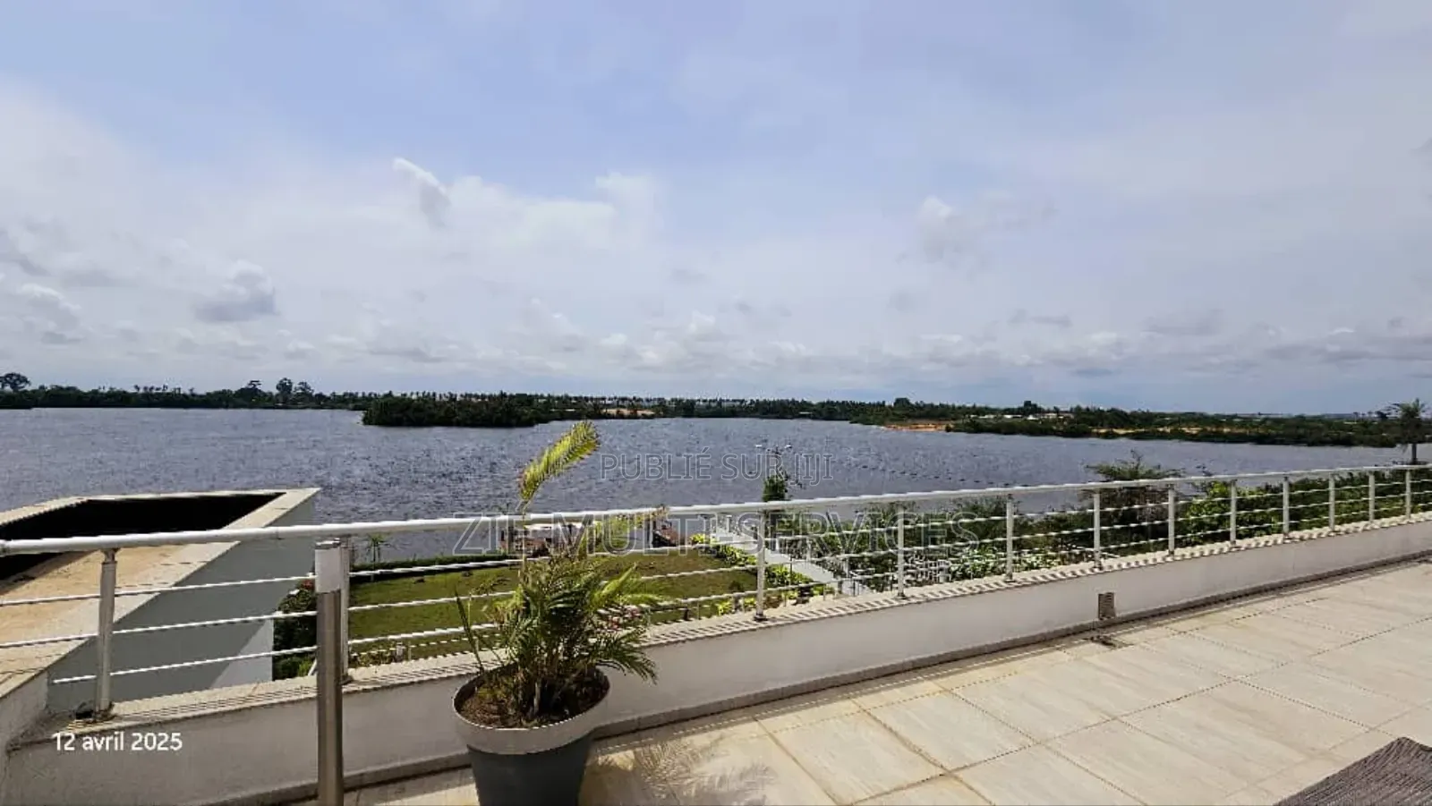 Furnished 8chbre Villa dans Zié Multi-Service, Port-Bouët à Vendre