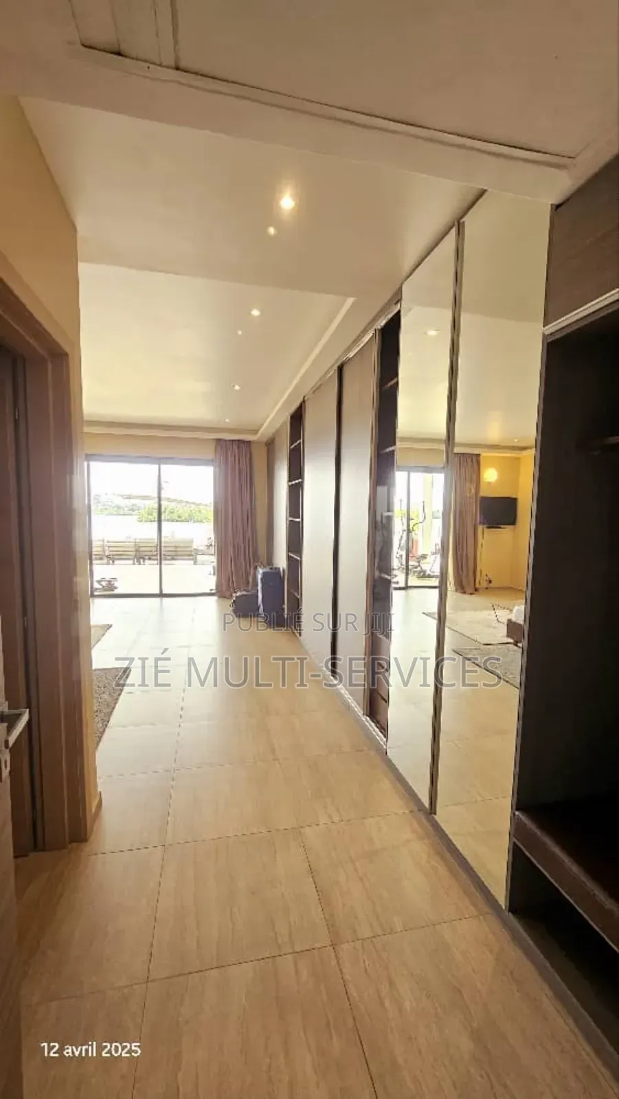 Furnished 8chbre Villa dans Zié Multi-Service, Port-Bouët à Vendre