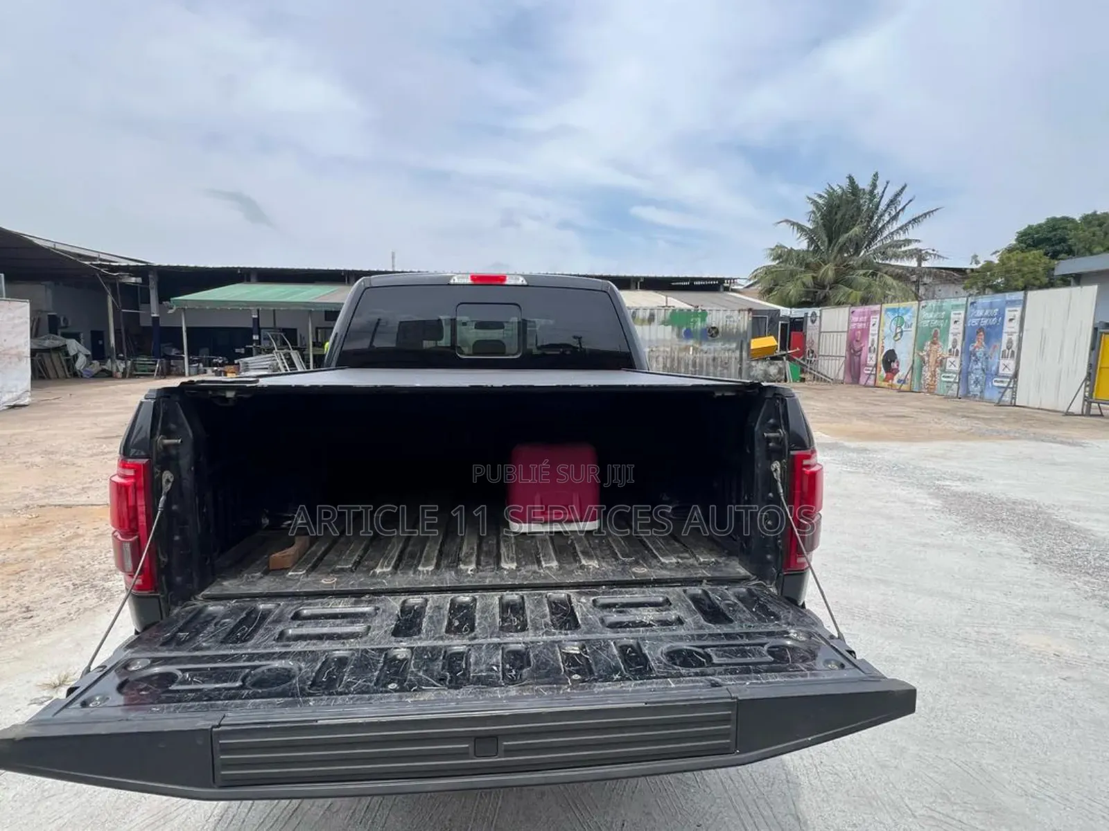 Ford F-150 Platinum 4dr SuperCrew 4WD 5.5 ft. SB (5.0L 8cyl 6A) 2015