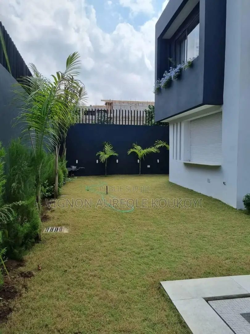 4chbre Duplex dans Villa Duplex, Cocody à Vendre
