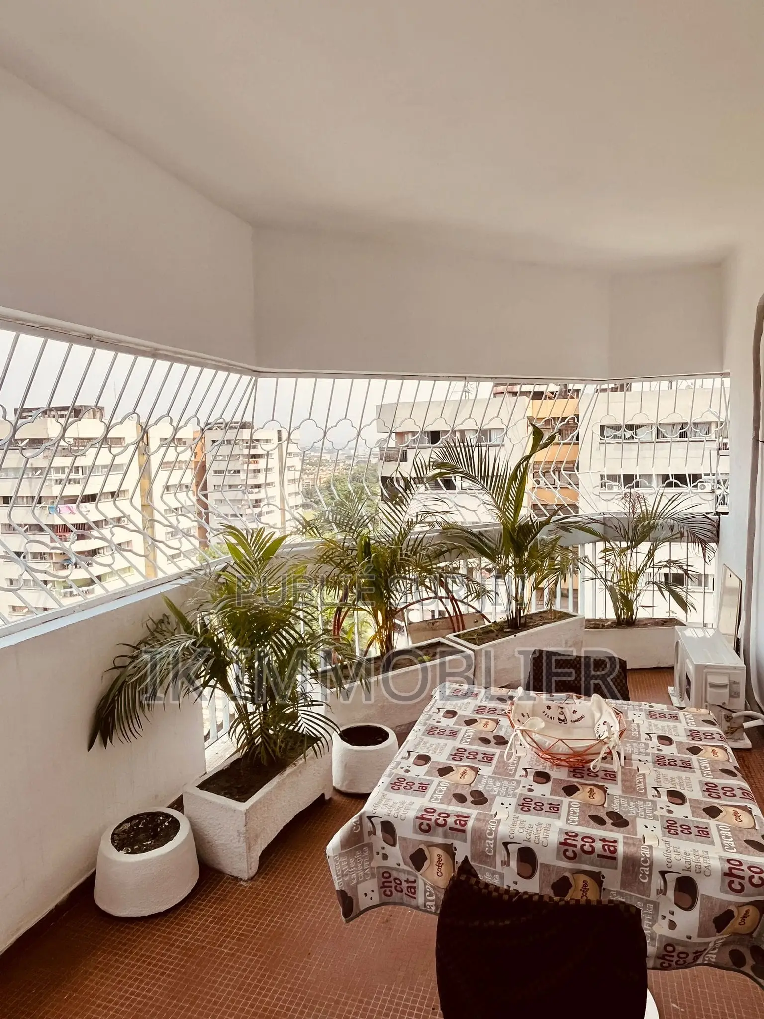 Furnished 2chbre Appartement dans Residence Saphir, Cocody à Louer