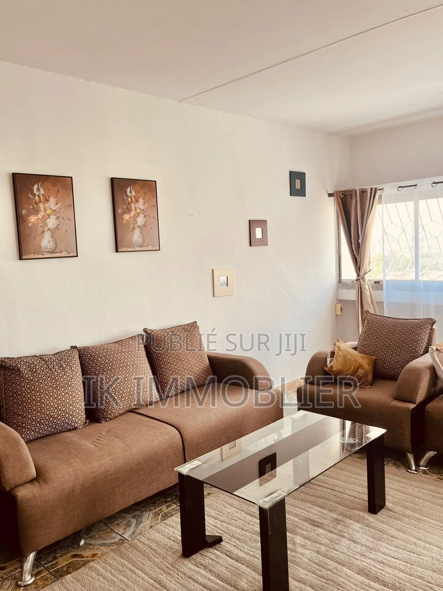 Furnished 2chbre Appartement dans Residence Saphir, Cocody à Louer