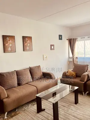 Furnished 2chbre Appartement dans Residence Saphir, Cocody à Louer