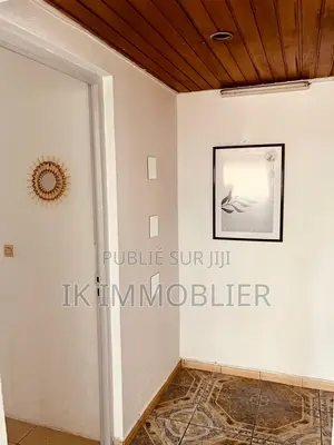 Furnished 2chbre Appartement dans Residence Saphir, Cocody à Louer