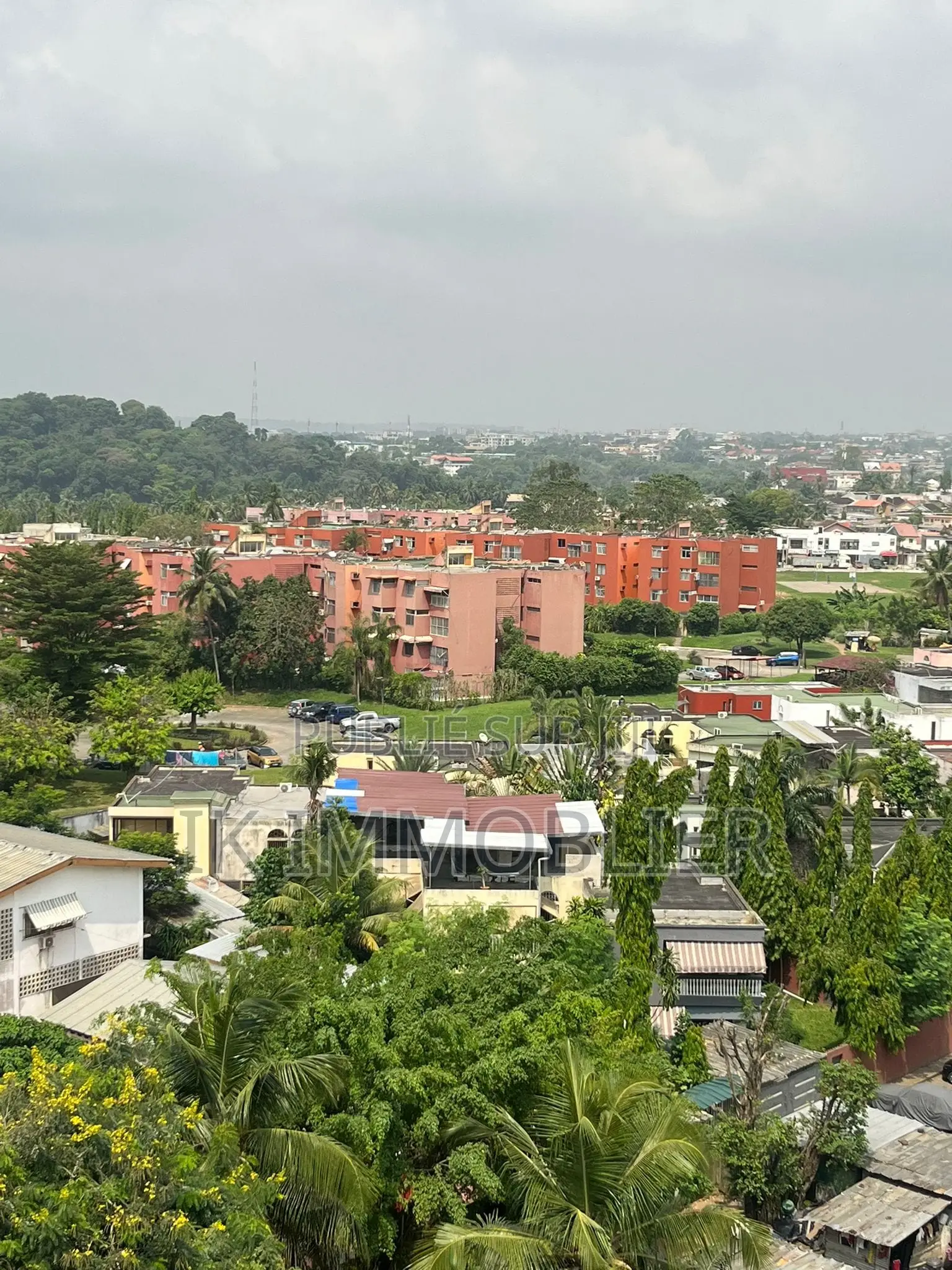 Furnished 2chbre Appartement dans Residence Saphir, Cocody à Louer