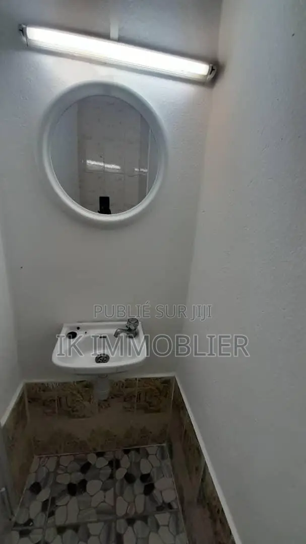 Furnished 2chbre Appartement dans Residence Saphir, Cocody à Louer