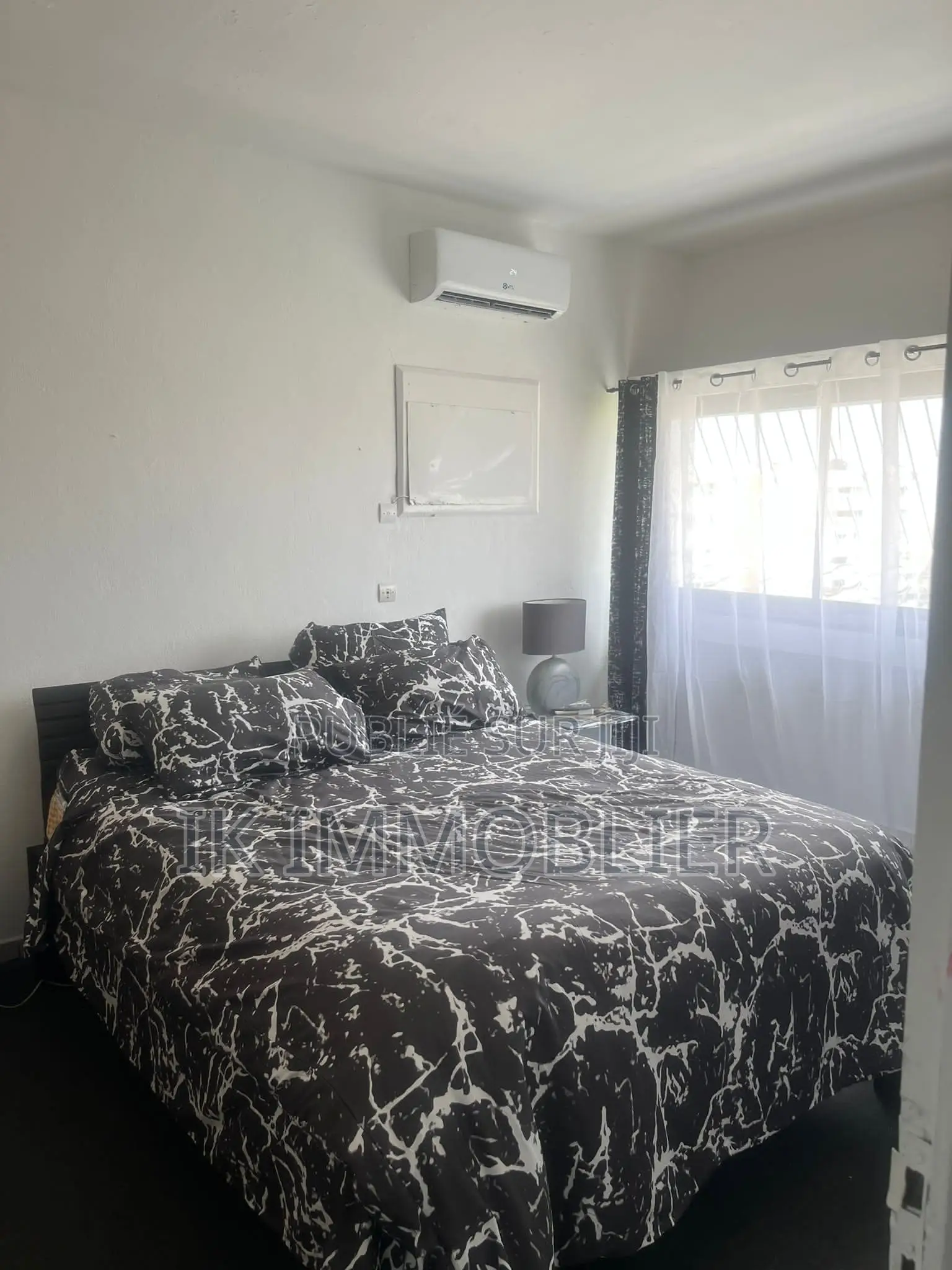 Furnished 2chbre Appartement dans Residence Saphir, Cocody à Louer