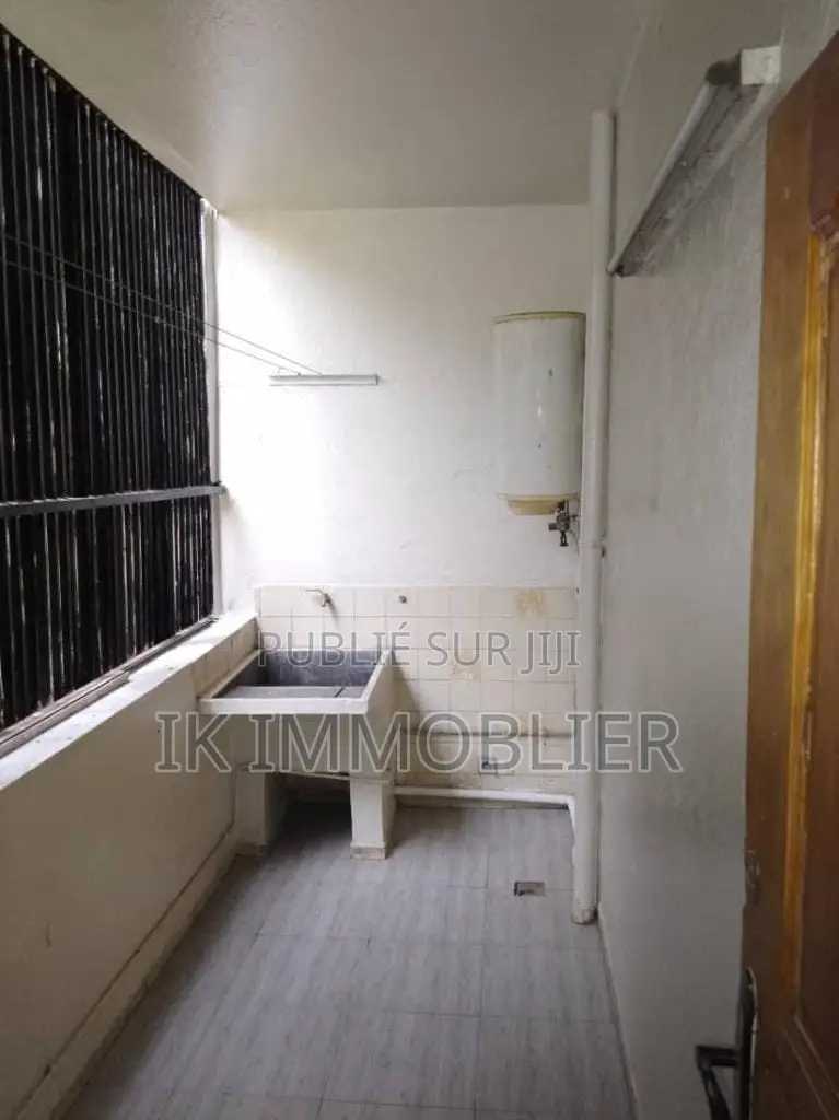 Furnished 2chbre Appartement dans Residence Saphir, Cocody à Louer