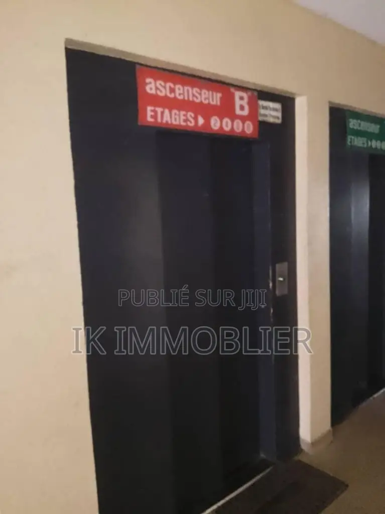 Furnished 2chbre Appartement dans Residence Saphir, Cocody à Louer