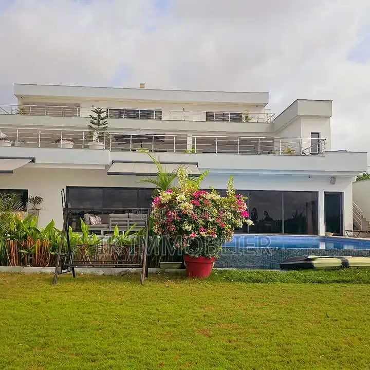 Furnished 8chbre Villa dans Vente D'Une Villa, Port-Bouët à Vendre