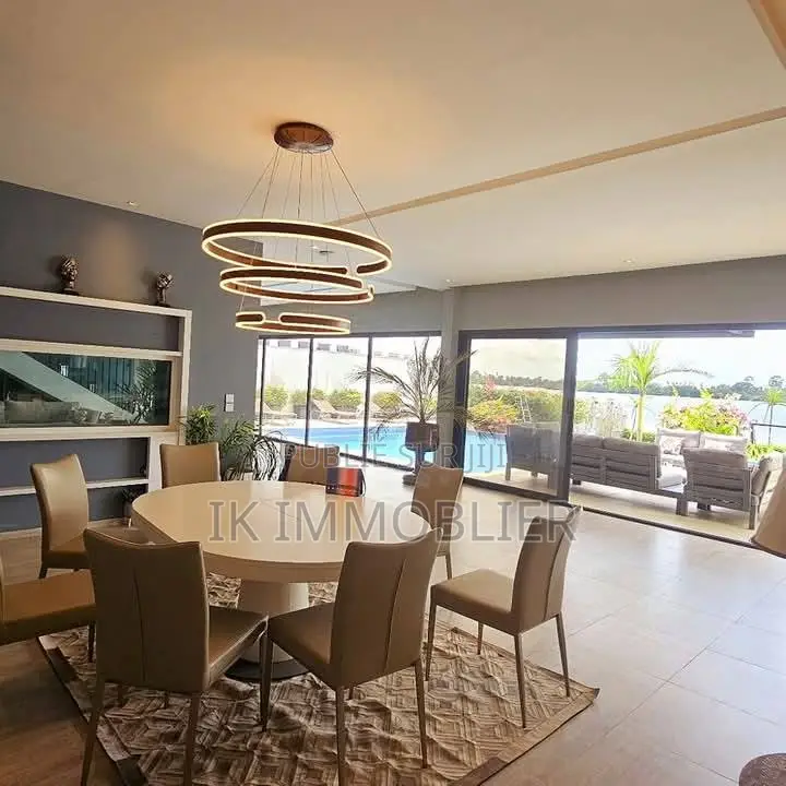 Furnished 8chbre Villa dans Vente D'Une Villa, Port-Bouët à Vendre