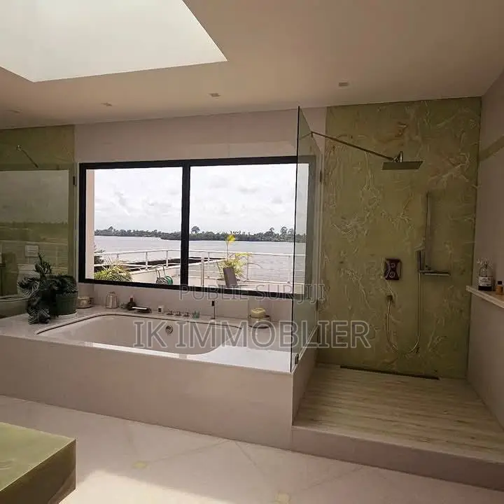 Furnished 8chbre Villa dans Vente D'Une Villa, Port-Bouët à Vendre