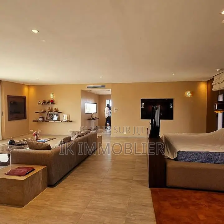 Furnished 8chbre Villa dans Vente D'Une Villa, Port-Bouët à Vendre