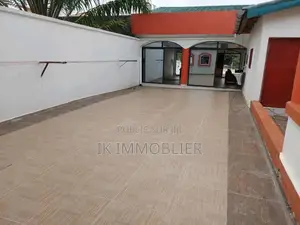 5chbre Villa dans Vente D'Une Villa De à Vendre