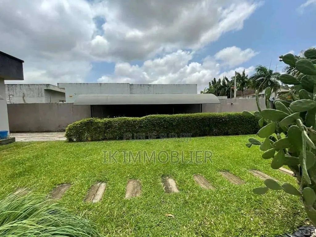 5chbre Villa dans Vente D'Une Villa De à Vendre