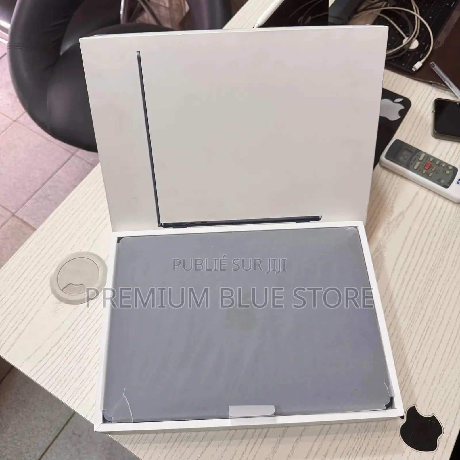Neuf Apple MacBook Air 2023 M2 8GB Apple M2 SSD 256GB