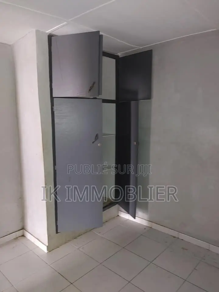 2chbre Maison dans Location D'Une, Grand-Bassam à Louer
