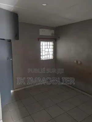 2chbre Maison dans Location D'Une, Grand-Bassam à Louer