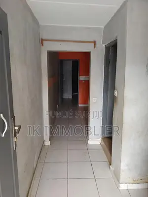 2chbre Maison dans Location D'Une, Grand-Bassam à Louer
