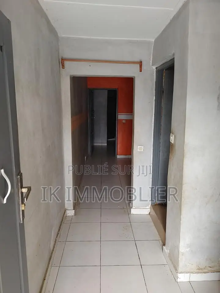2chbre Maison dans Location D'Une, Grand-Bassam à Louer