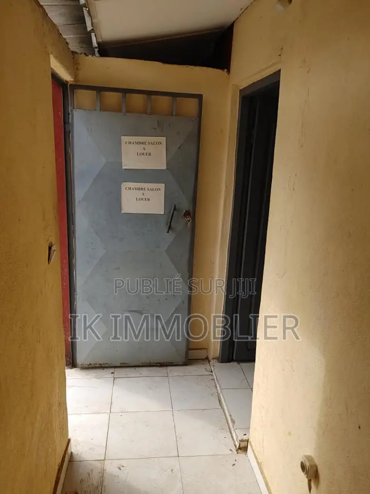 2chbre Maison dans Location D'Une, Grand-Bassam à Louer