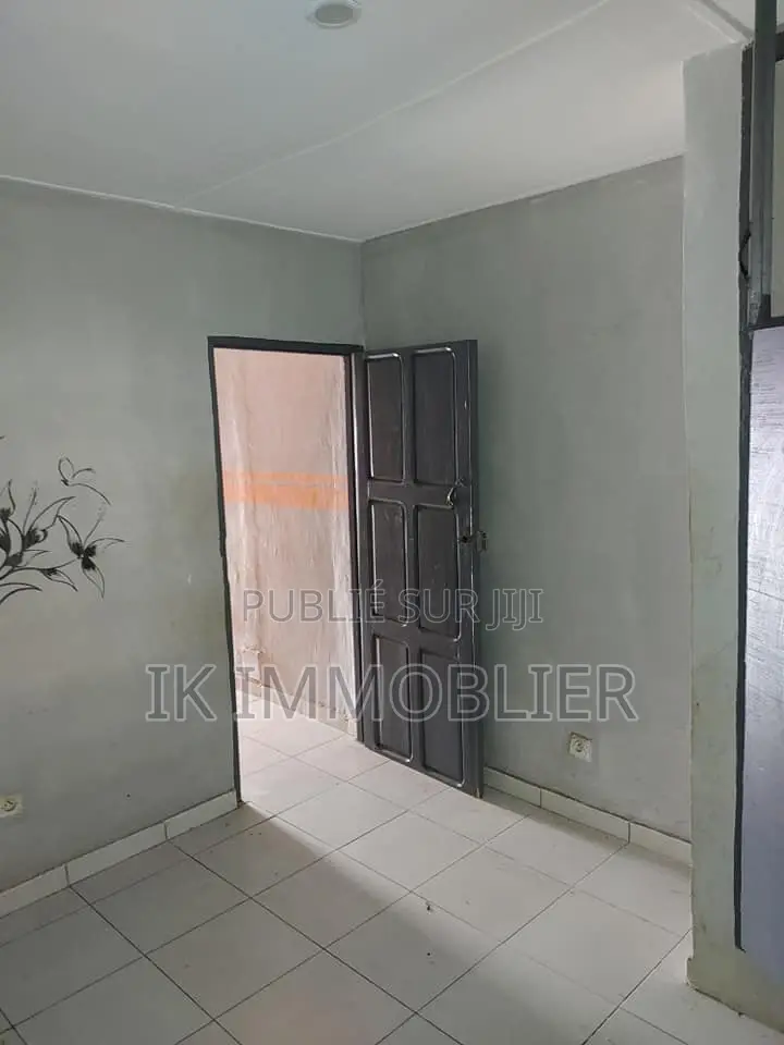 2chbre Maison dans Location D'Une, Grand-Bassam à Louer