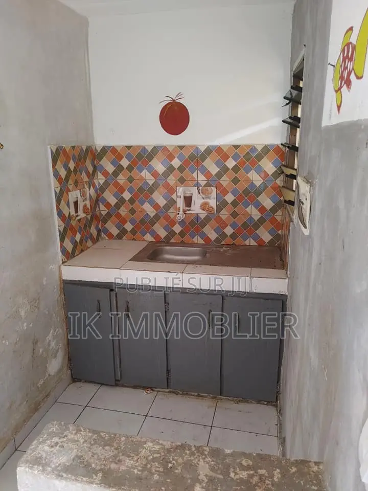2chbre Maison dans Location D'Une, Grand-Bassam à Louer