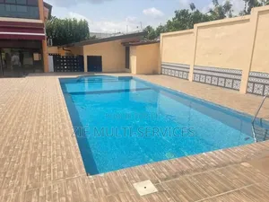 8chbre Villa dans Zié Multi-Service, Cocody à Vendre