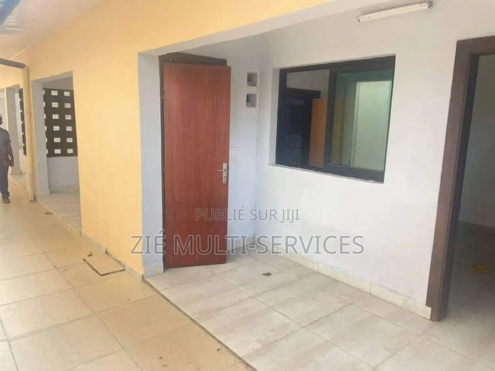 8chbre Villa dans Zié Multi-Service, Cocody à Vendre